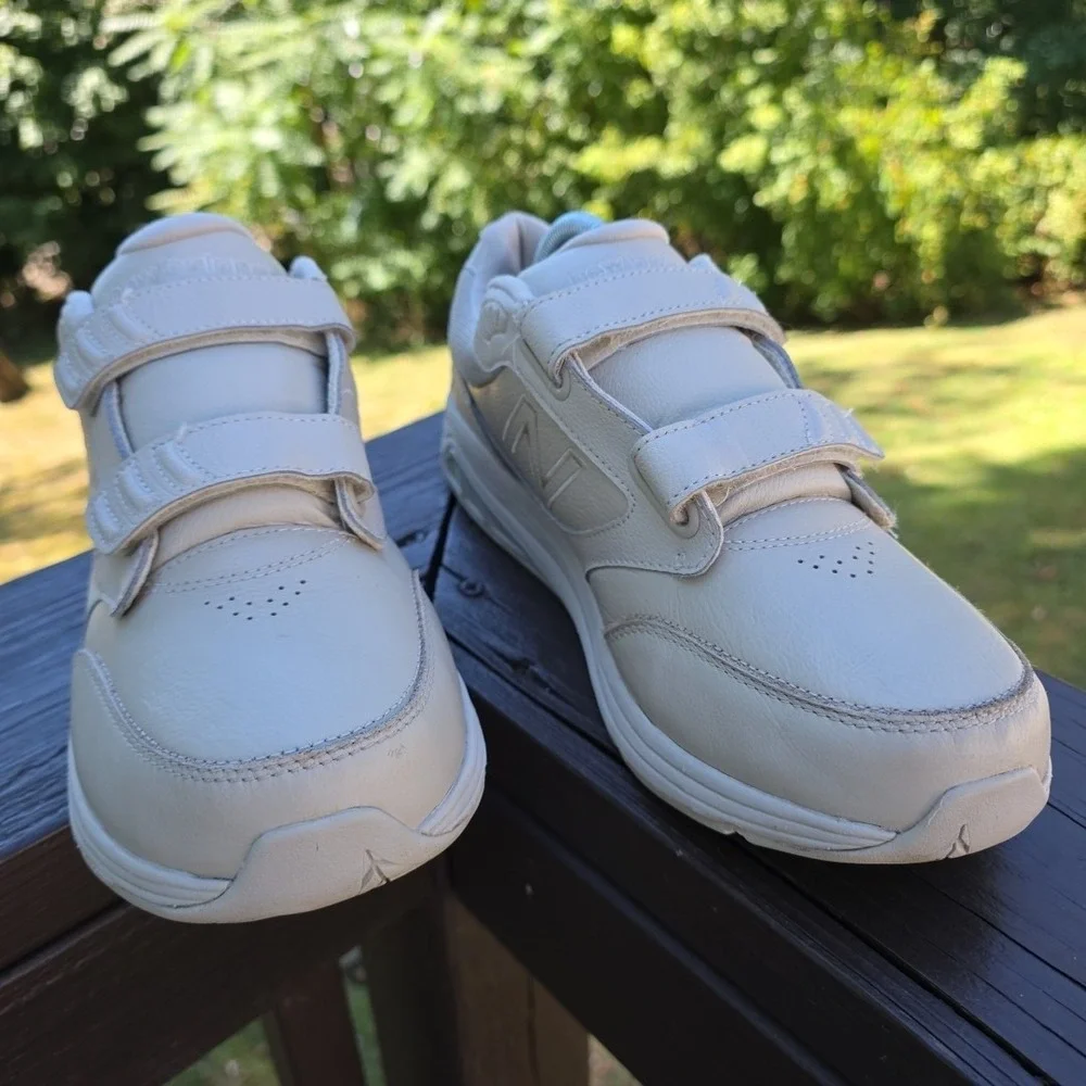 Size 8.5 - New Balance 928v3 Hook and Loop Bone‎